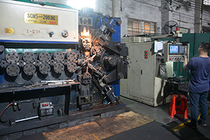 彈（dàn）簧生產設備